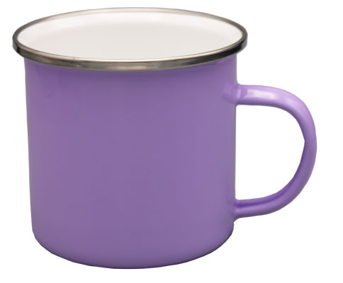 Emailletasse in violett mit silbernem Trinkrand